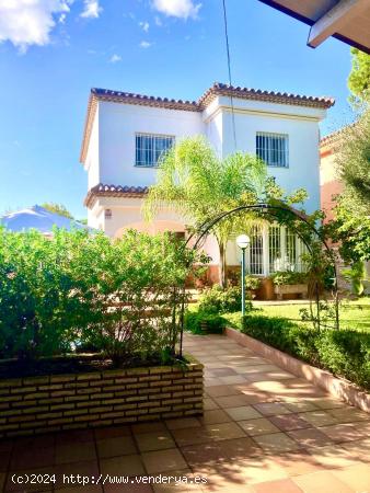 Chalet con piscina a 1.000 metros del mar, playa La Barrosa - CADIZ