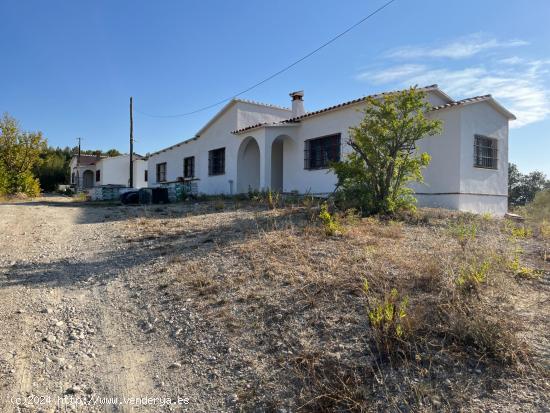  FINCA RUSTICA CON 33.000 M2 DE PARCELA Y 2 CASAS PARA REFORMAR - BARCELONA 