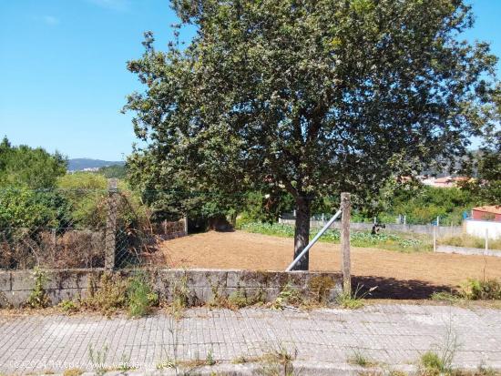 SE VENDE TERRENO EN INSUELA CON LICENCIA Y PROYECTO PARA 6 VIVIENDAS - A CORUÑA