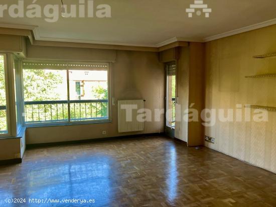 VIVIENDA AMPLIA EN EL PASEO CARMELITAS CON ESPECTACULARES VISTAS - SALAMANCA