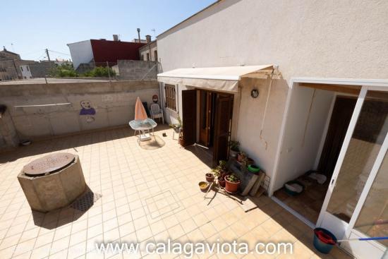 Gran casa de pueblo cerca del centro - BALEARES