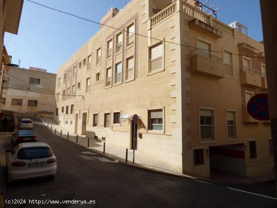  PLAZA DE GARAJE CERCA DE LA IGLESIA SANTISIMA TRINIDAD - ALICANTE 