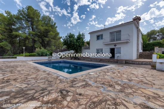 FANTASTICA VILLA CON 1538 METROS DE PARCELA, PISCINA Y PISTA DE TENIS - BARCELONA