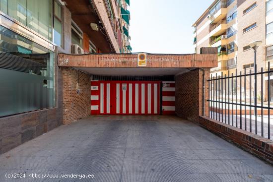  !!FANTÁSTICA PLAZA DE APARCAMIENTO CON TRASTERO EN PARQUE LUZ!! - GRANADA 