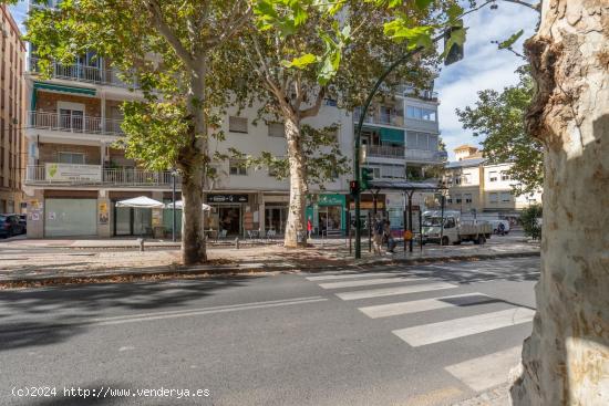 Pisazo en Cervantes con 4 dormitorios y balcón - GRANADA