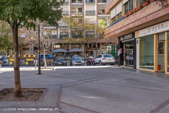 Garaje de 24 m2 en venta junto al Paseo del Emperador Carlos V - GRANADA