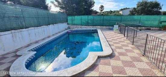  CASA CON CHIMENEA Y PISCINA  EN CALAFELL - TARRAGONA 