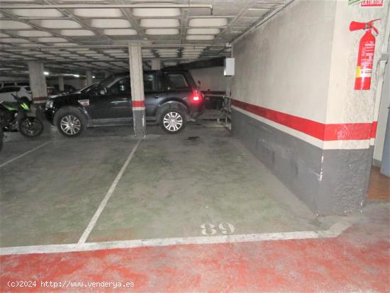 PLAZA DE APARCAMIENTO EN ALQUILER PARA COCHE GRANDE - BARCELONA