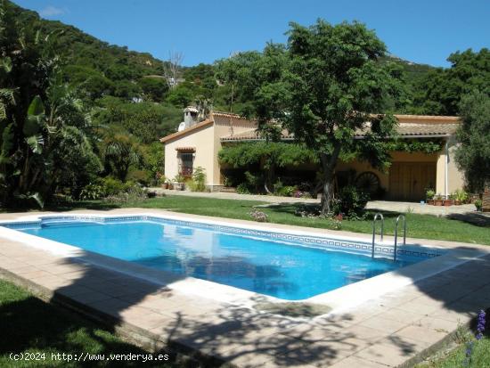  Espectacular chalet en la zona de Benhará - CADIZ 