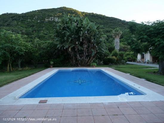 Espectacular chalet en la zona de Benhará - CADIZ