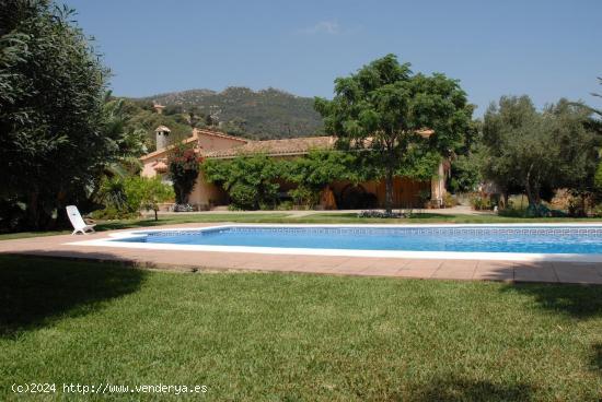 Espectacular chalet en la zona de Benhará - CADIZ