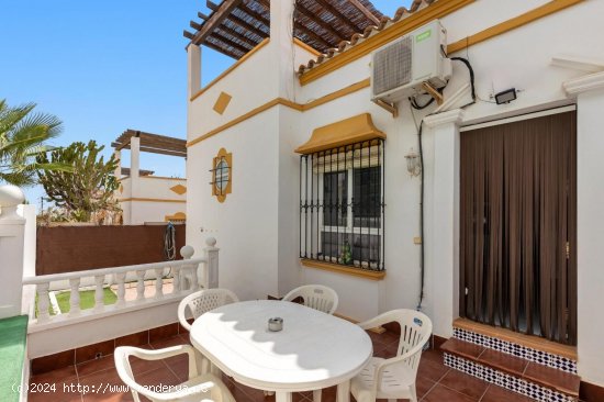 Chalet en venta en Torrevieja (Alicante)