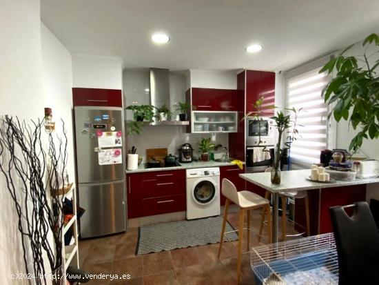  En Venta Piso de 2 dormitorios y 1 baño-Zona Avenida Finisterre - A CORUÑA 