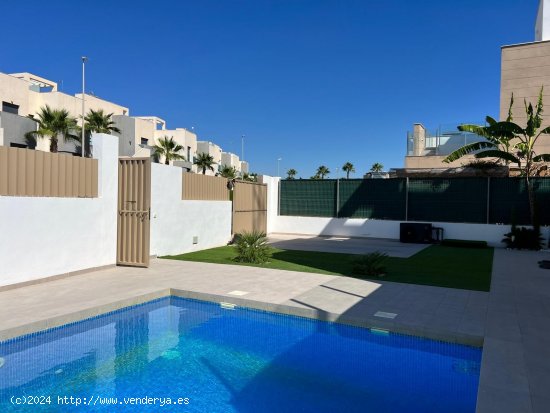 Villa en venta en Guardamar del Segura (Alicante)