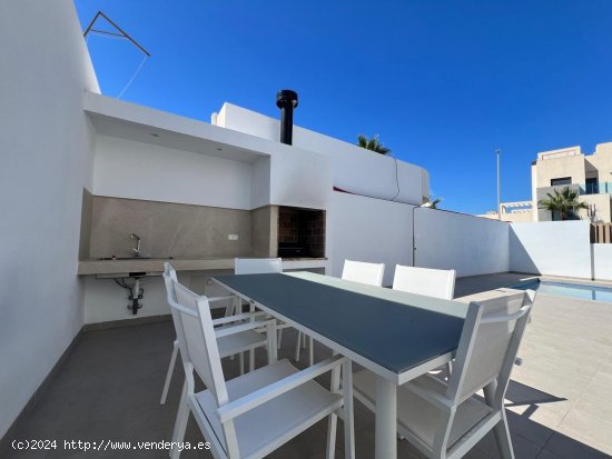 Villa en venta en Guardamar del Segura (Alicante)