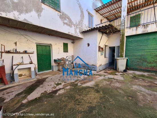 INMOBILIARIA LA MANCHA VENDE CASA DE DOS PLANTAS EN EL SALOBRAL - ALBACETE