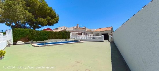 Villa en venta en Torrevieja (Alicante)