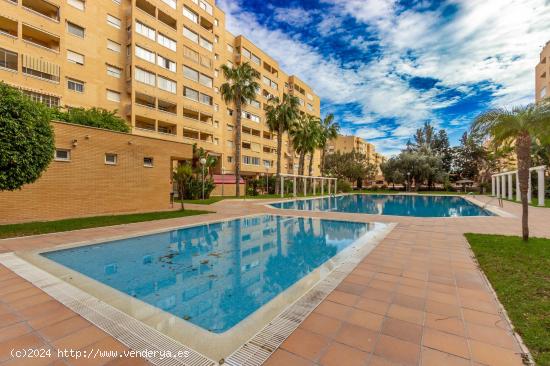  SE ALQUILA VIVIENDA CON VISTAS Y LUMINOSA EN URBANIZACIÓN ISLA TABARCA DE ALICANTE - ALICANTE 