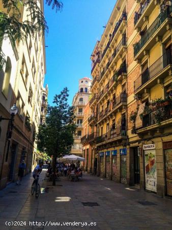 PISO CON TERRAZA EN RENTABILIDAD - BARCELONA - BARCELONA