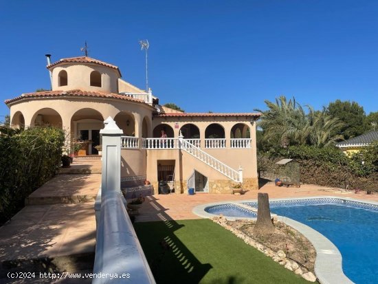 Villa en venta en Algorfa (Alicante)