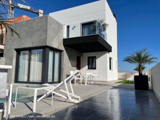 Villa en venta a estrenar en Torrevieja (Alicante)