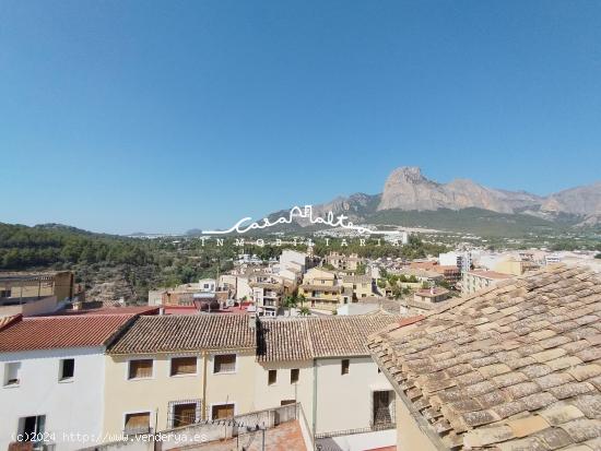  Se vende casa de pueblo de tres plantas en Polop - ALICANTE 