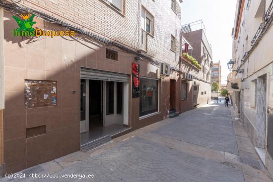 ¡Tu negocio en el corazón de Atarfe! Local comercial en venta con gran escaparate. - GRANADA