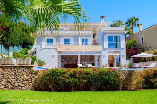 SE VENDE ELEGANTE CHALET EN LA CIMA DE BENDINAT CON VISTAS AL MAR - BALEARES