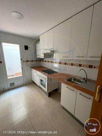 SE VENDE PISO EN ARCAS - CUENCA