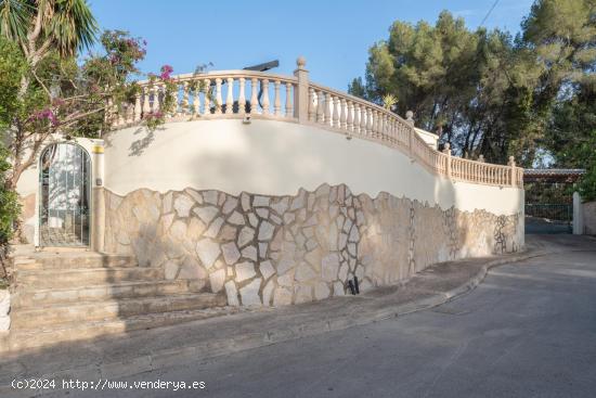 Chalet reformado con licencia turística - ALICANTE