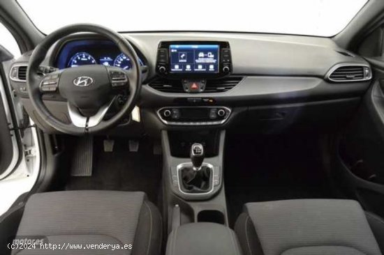 Hyundai i30 1.5 DPI Klass SLX 110 de 2024 con 5.790 Km por 21.990 EUR. en A Coruna