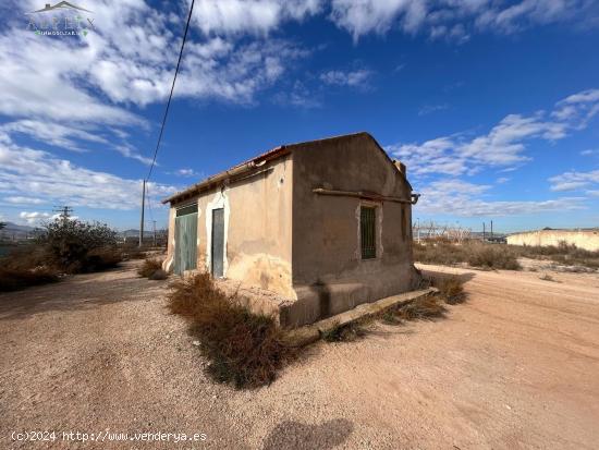 Terreno con albergue en Monforte del Cid - ALICANTE