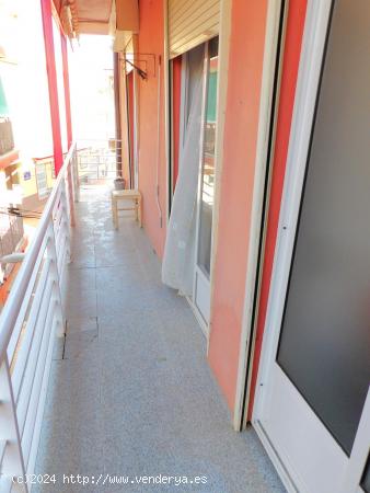 PISO DE 3 DORMITORIOS EN UN EDIFICIO DE PRIMERA LINEA DE PLAYA - MURCIA