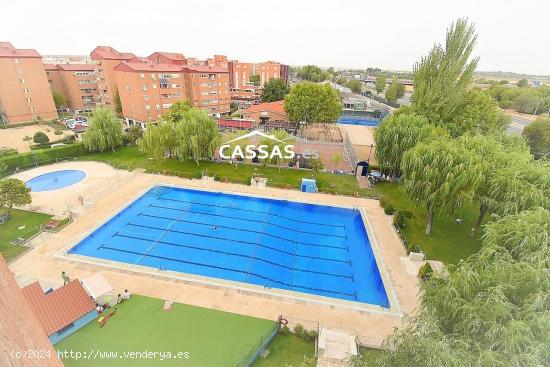 TORREPISTA. Para entrar a vivir. 2 habitaciones dobles (antes 3).  Piscina y parking. - MADRID