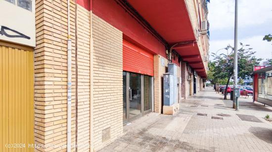 Se alquila bajo comercial de 285m2 en barrio Malilla - VALENCIA