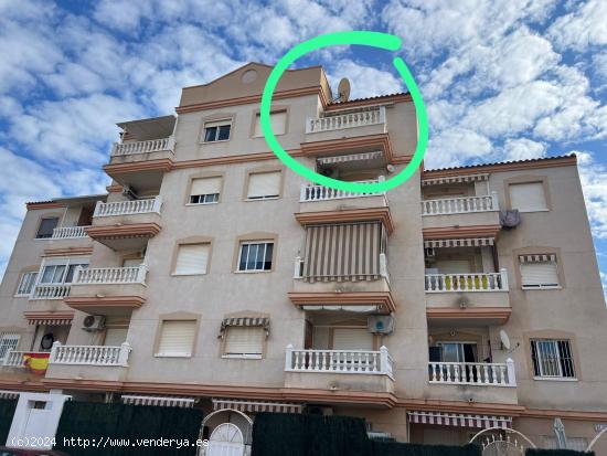 Ático de dos dormitorios y un baño con vistas despejadas y piscina - ALICANTE