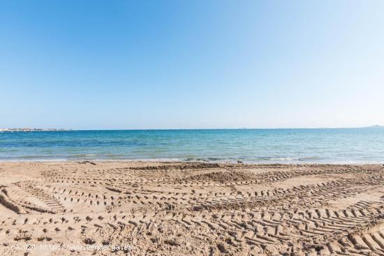 Estupendo apartamento en segunda línea de playa. - MURCIA