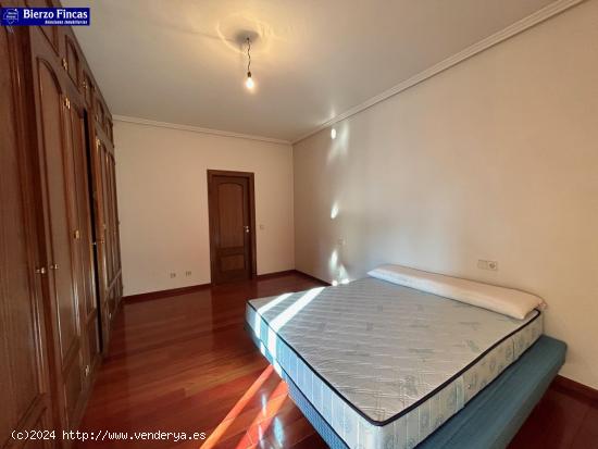 APARTAMENTO SEMINUEVO EN LA PLAZA DE LAZÚRTEGUI. - LEON