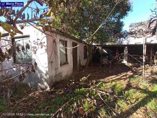  SE VENDE SOLAR EN CUATROVIENTOS CON CASETA - LEON 