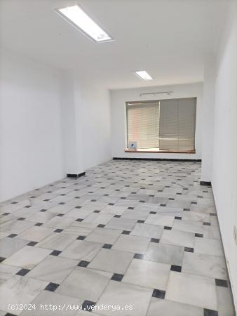 SE VENDE LOCAL COMERCIAL - CADIZ