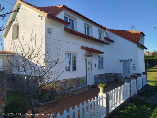  CASA EN CASTIÑEIRAS CON VISTAS AL MAR - A CORUÑA 