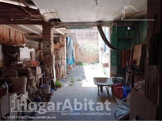 AMPLIA CASA CON TERRAZA EN UNA UBICACIÓN PREVILEGIADA - VALENCIA