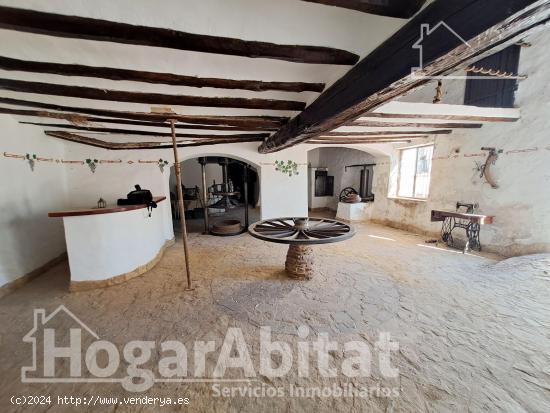 AMPLIA CASA DE PUEBLO PARA REFORMAR CON TERRAZA, BALCÓN Y TRASTERO - CASTELLON