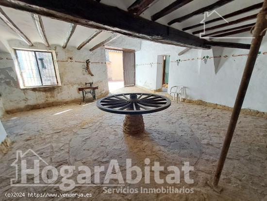 AMPLIA CASA DE PUEBLO PARA REFORMAR CON TERRAZA, BALCÓN Y TRASTERO - CASTELLON