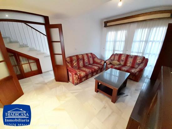 PARQUE ALTO, UNIFAMILIAR 147m², 2 PATIOS, 4 DORMITORIOS, BUHARDILLA CON ACCESO A LA TERRAZA. - CADI