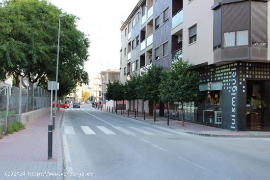 Casa independiete en la carretera de Churra - MURCIA