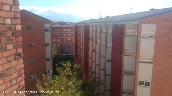 Vendemos piso de tres dormitorios junto a la Universidad . - SEGOVIA