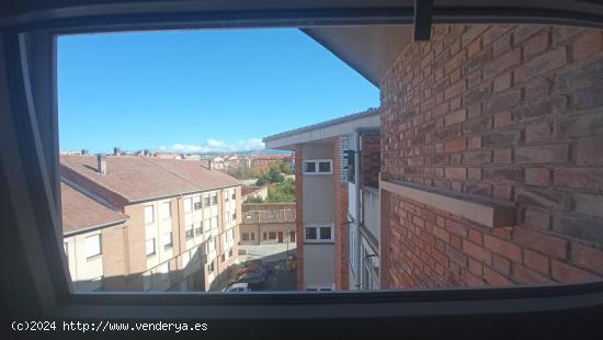 Vendemos piso de tres dormitorios junto a la Universidad . - SEGOVIA