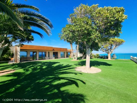 LUJOSA VILLA CON VISTAS PANORÁMICAS AL MAR !!! - ALICANTE