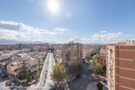 Ático de 141 m2, garaje y trastero en Alminares con grandes vistas panorámicas. Piscina comunitari